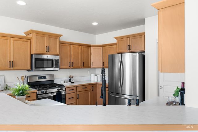 2413 W Foxglove Dr, Nampa, ID 83686