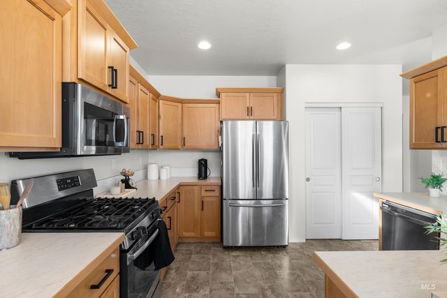 2413 W Foxglove Dr, Nampa, ID 83686