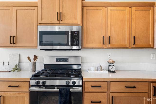 2413 W Foxglove Dr, Nampa, ID 83686