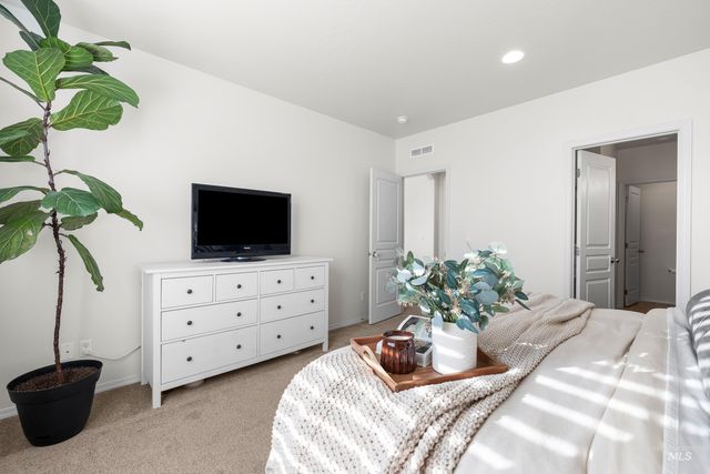 2413 W Foxglove Dr, Nampa, ID 83686