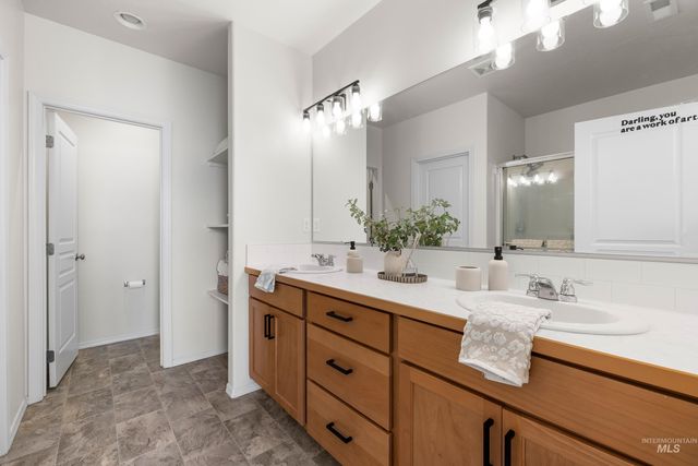 2413 W Foxglove Dr, Nampa, ID 83686