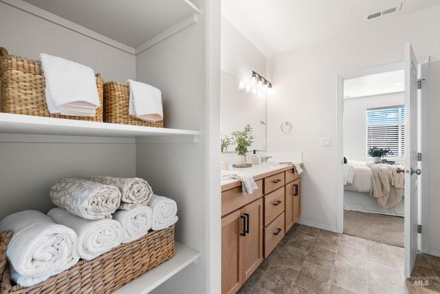 2413 W Foxglove Dr, Nampa, ID 83686