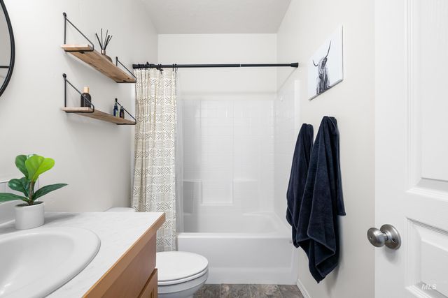 2413 W Foxglove Dr, Nampa, ID 83686