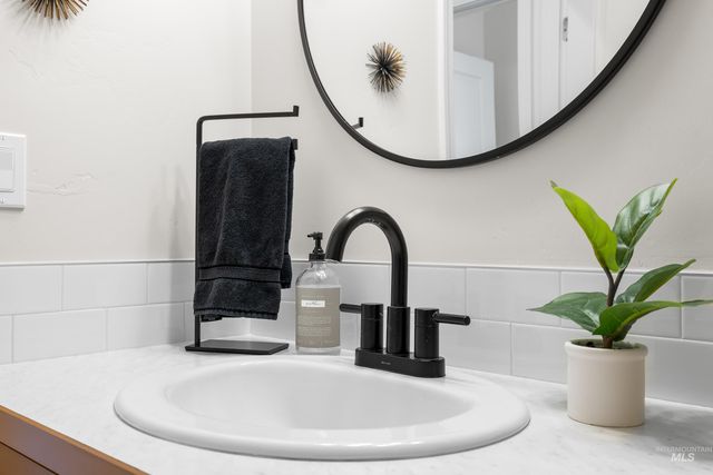 2413 W Foxglove Dr, Nampa, ID 83686