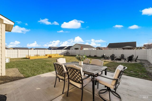 2413 W Foxglove Dr, Nampa, ID 83686