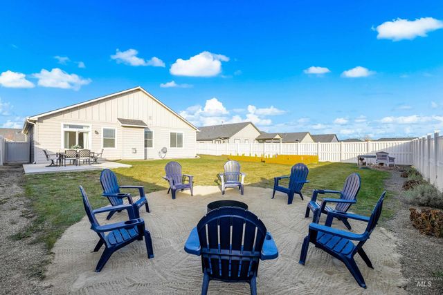 2413 W Foxglove Dr, Nampa, ID 83686