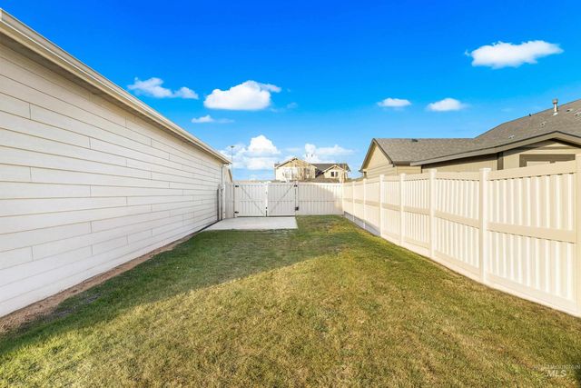 2413 W Foxglove Dr, Nampa, ID 83686