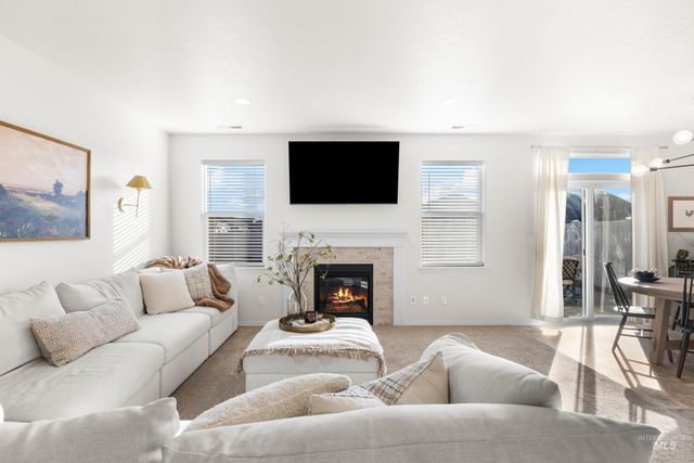 2413 W Foxglove Dr, Nampa, ID 83686