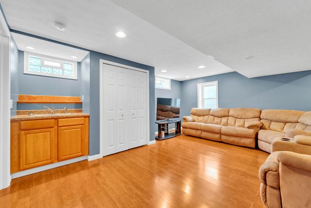 5609 Sandbrook Lane, Hilliard, OH 43026