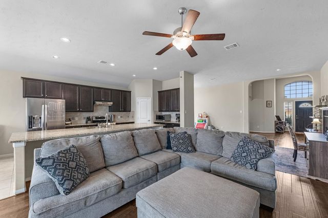 9706 Yellow Rose Drive, Texas City, TX 77591