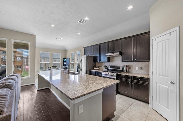 9706 Yellow Rose Drive, Texas City, TX 77591
