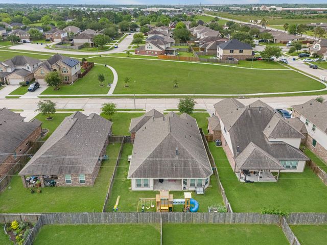 9706 Yellow Rose Drive, Texas City, TX 77591