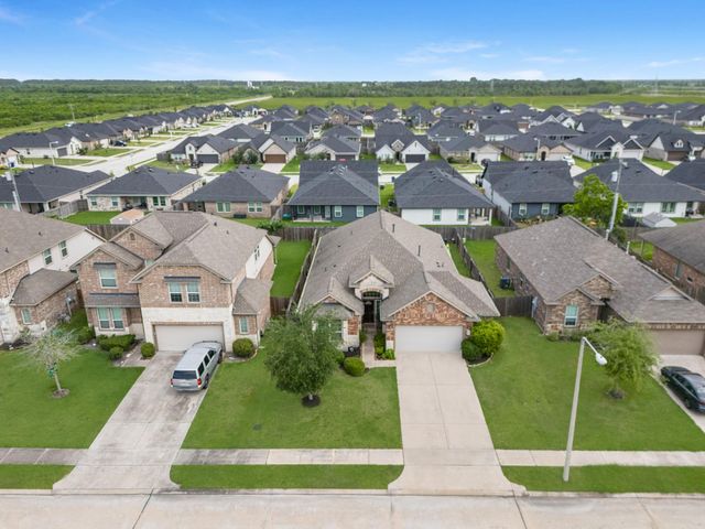9706 Yellow Rose Drive, Texas City, TX 77591