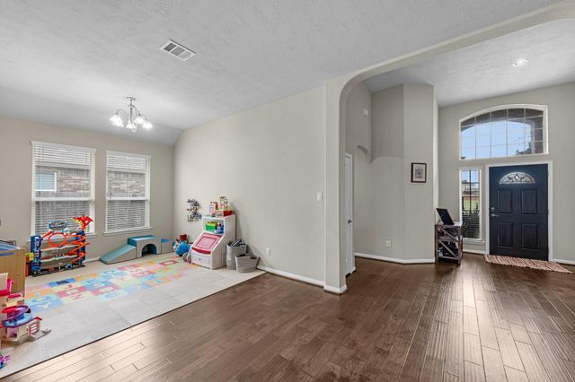 9706 Yellow Rose Drive, Texas City, TX 77591