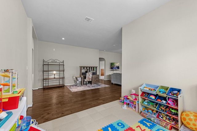 9706 Yellow Rose Drive, Texas City, TX 77591