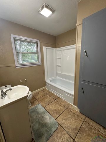 1204 Jenny St, Longview, TX 75604