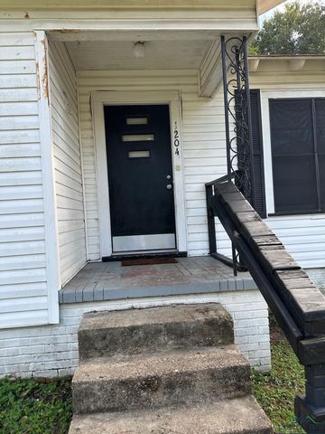 1204 Jenny St, Longview, TX 75604