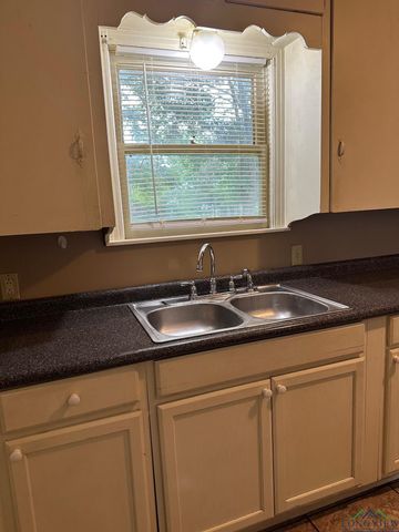 1204 Jenny St, Longview, TX 75604