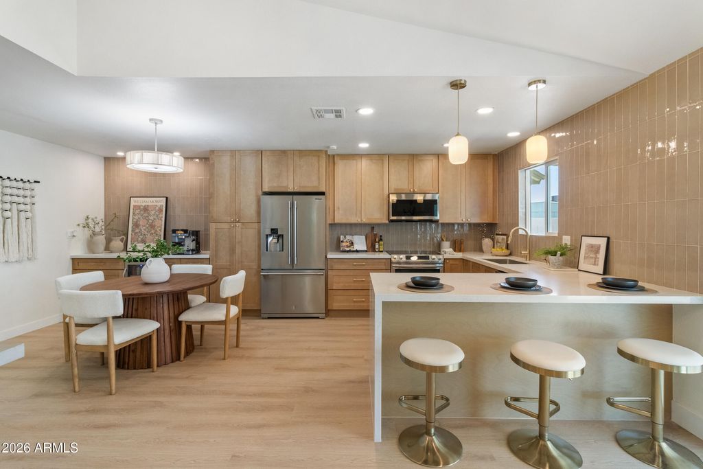 2205 E CATALINA Avenue, Mesa, AZ 85204 — exterior