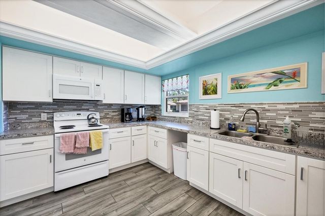 2809 SWIFTON DRIVE 4, Sarasota, FL 34231