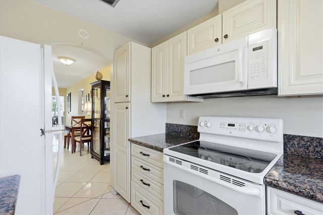 2809 SWIFTON DRIVE 4, Sarasota, FL 34231