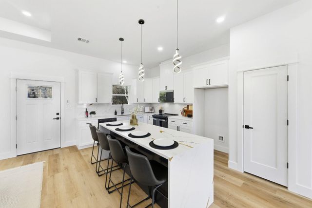109 Kawainui LN, Bastrop, TX 78602