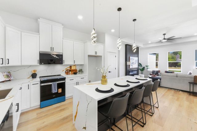 109 Kawainui LN, Bastrop, TX 78602