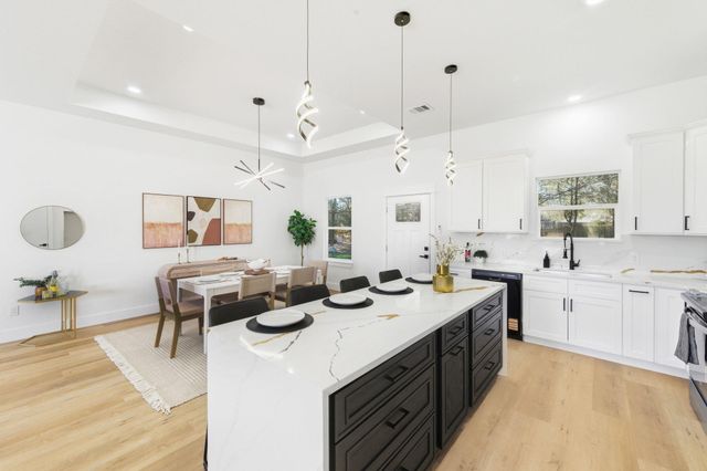 109 Kawainui LN, Bastrop, TX 78602