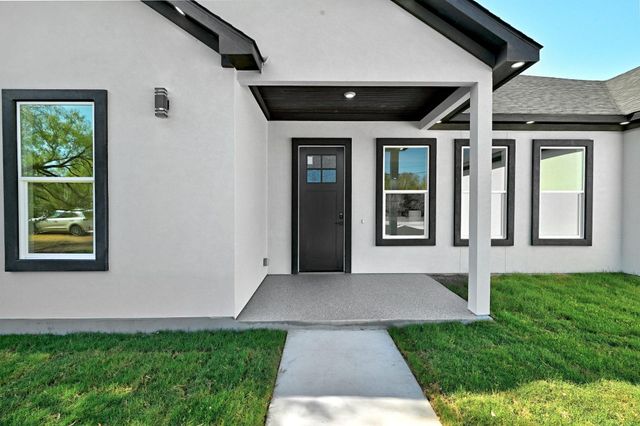 109 Kawainui LN, Bastrop, TX 78602