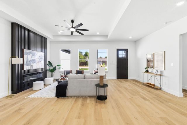 109 Kawainui LN, Bastrop, TX 78602