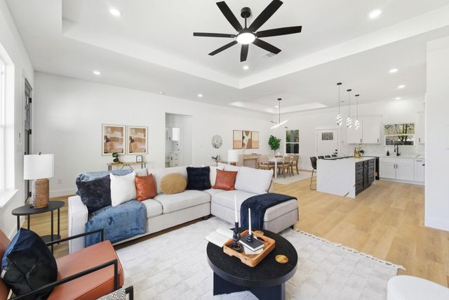 109 Kawainui LN, Bastrop, TX 78602