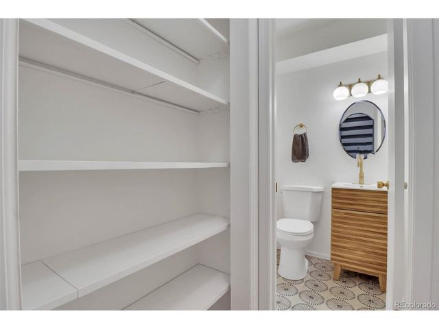1329 S Chambers Cir B, Aurora, CO 80012