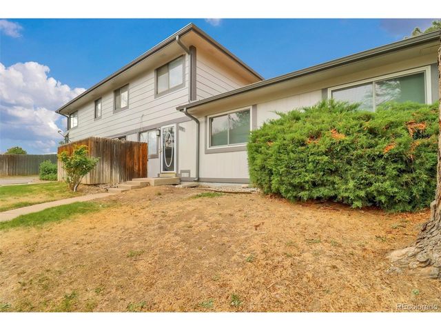 1329 S Chambers Cir B, Aurora, CO 80012