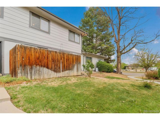 1329 S Chambers Cir B, Aurora, CO 80012