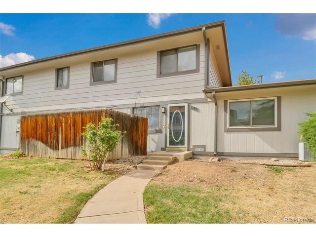 1329 S Chambers Cir B, Aurora, CO 80012