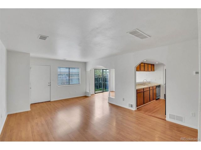 1329 S Chambers Cir B, Aurora, CO 80012