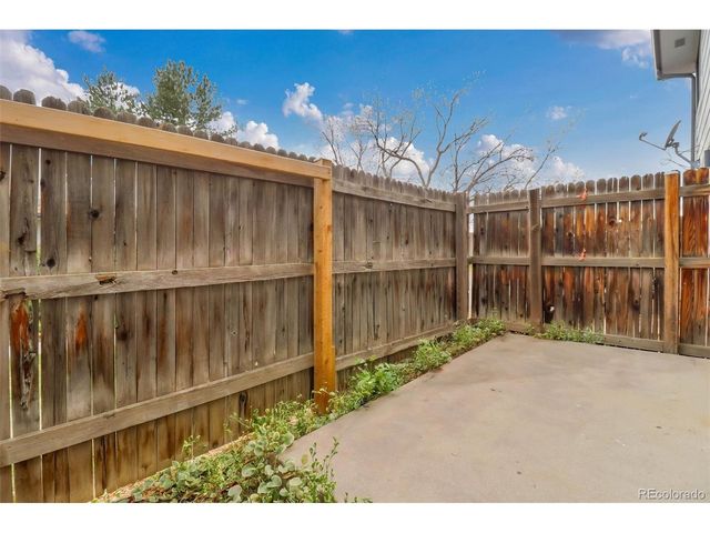 1329 S Chambers Cir B, Aurora, CO 80012
