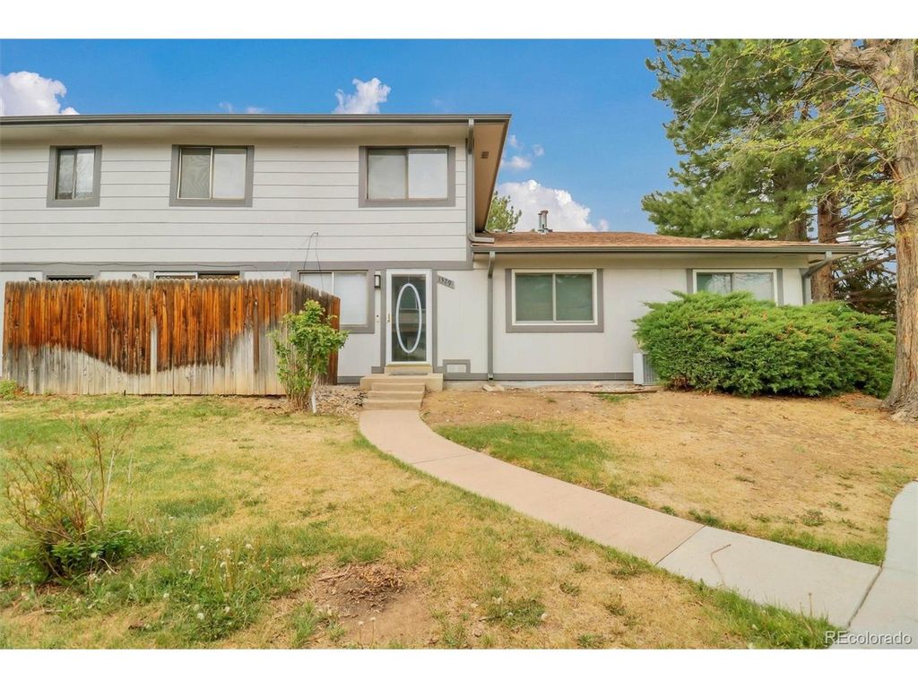 1329 S Chambers Cir B, Aurora, CO 80012