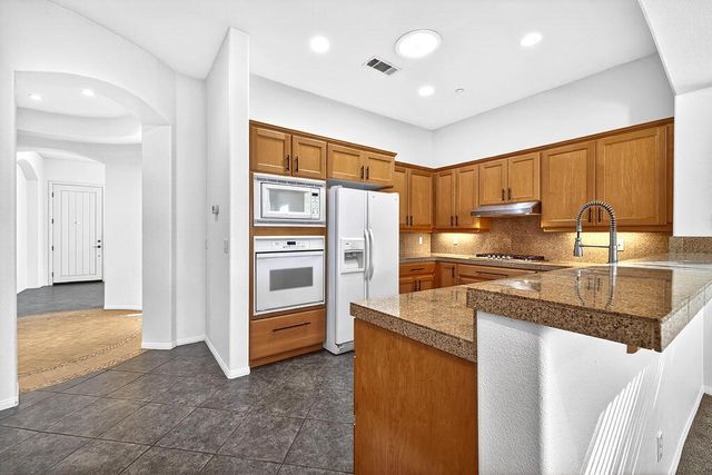 41 Vista Mirage Way, Rancho Mirage, CA 92270