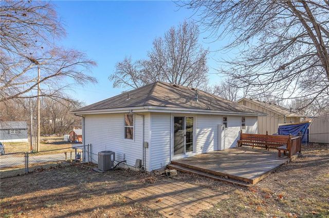 2218 Liberty Landing Road, Liberty, MO 64068