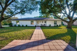 810 Darnell Avenue, Benbrook, TX 76126