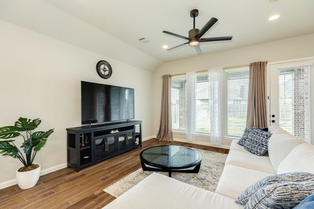 5039 Country Meadows Trail, Iowa Colony, TX 77583