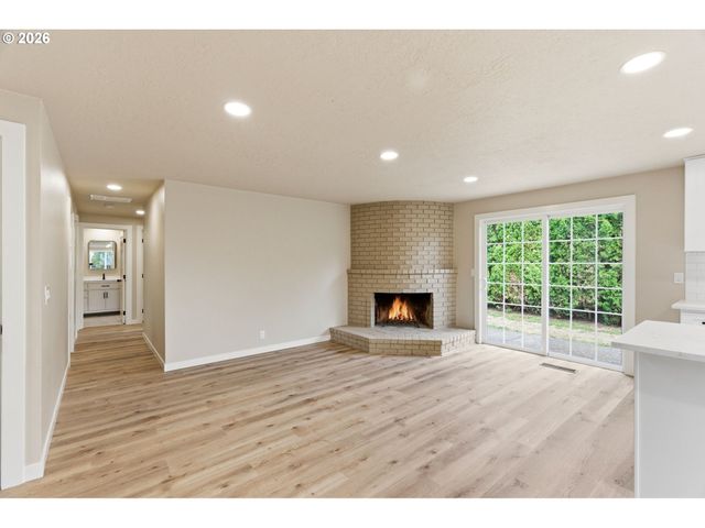 1015 CUNNINGHAM Ln, Salem, OR 97302
