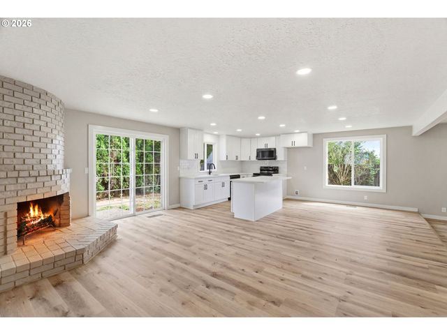 1015 CUNNINGHAM Ln, Salem, OR 97302