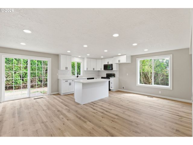 1015 CUNNINGHAM Ln, Salem, OR 97302