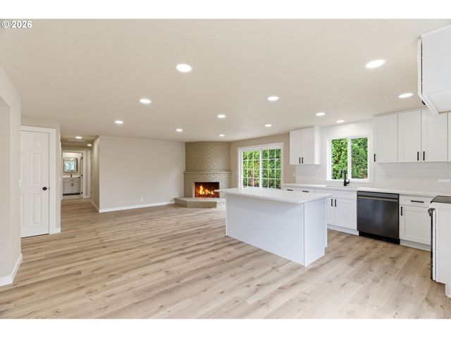 1015 CUNNINGHAM Ln, Salem, OR 97302