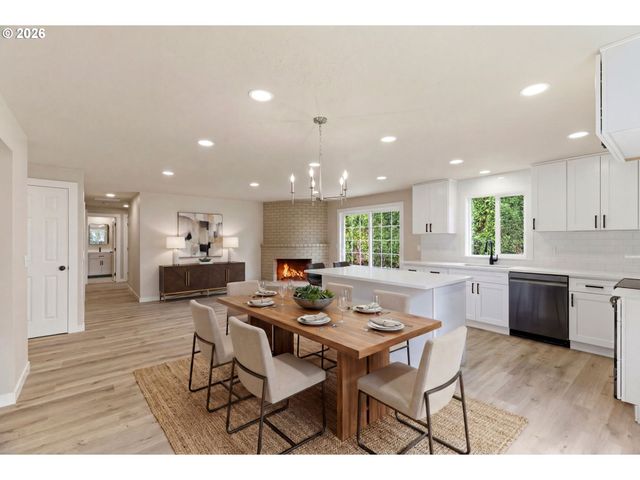 1015 CUNNINGHAM Ln, Salem, OR 97302