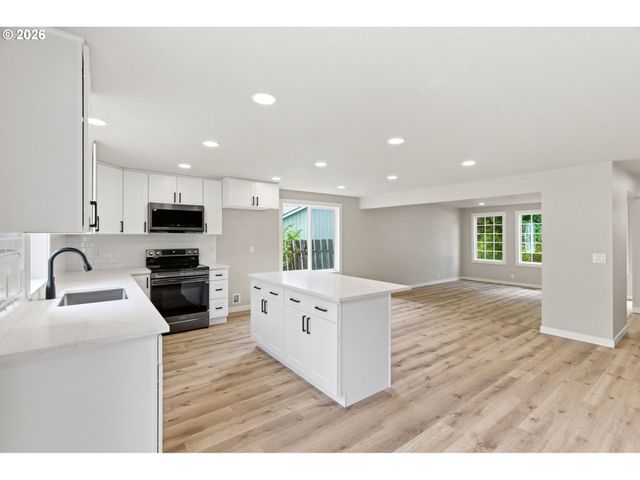 1015 CUNNINGHAM Ln, Salem, OR 97302
