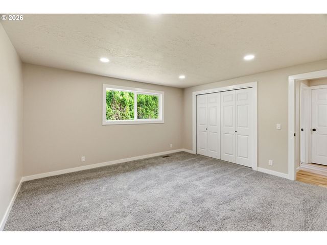 1015 CUNNINGHAM Ln, Salem, OR 97302