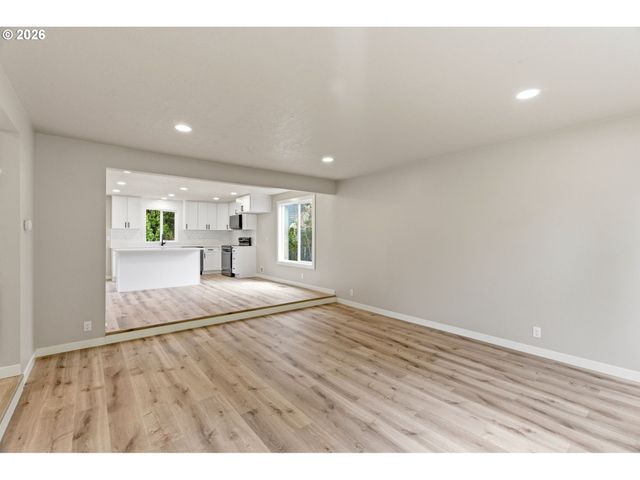 1015 CUNNINGHAM Ln, Salem, OR 97302